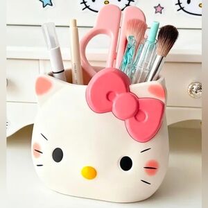 Hello Kitty Makeup Brush Pencil Holder Flower Pot plastic NWOT 4.13" x 3.9" Gift